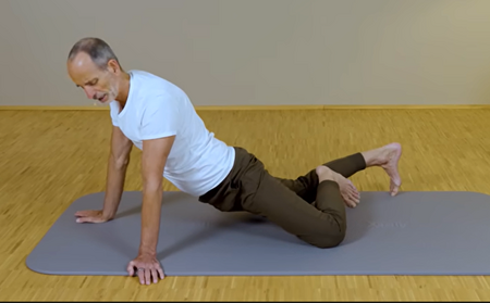 Vaja za raztezanje dimelj desna stran